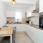 Apartment 4friendscoresibrasov Y